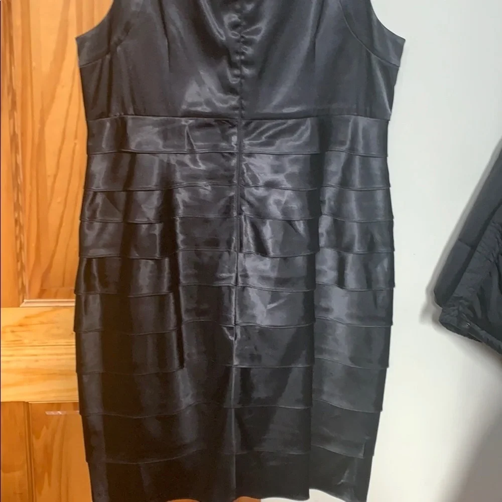 Black dress - Picture 4 of 5